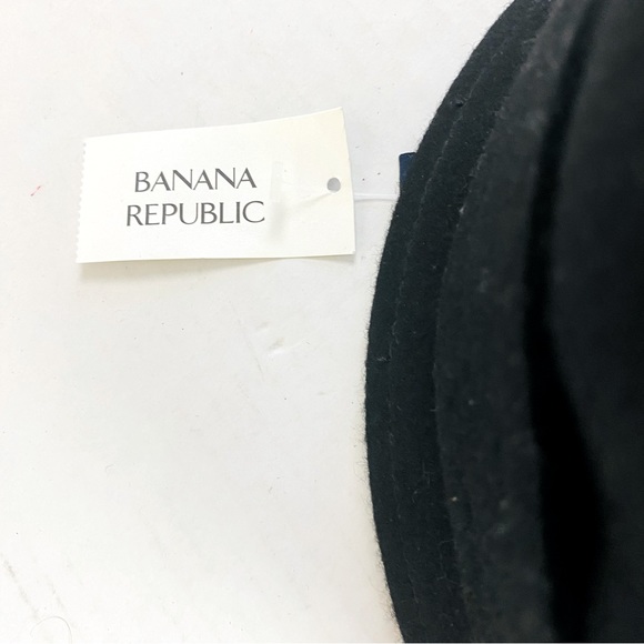 NWT Banana Republic Black 100% Wool Cloche Hat W/ Silver Buckle M/L - Picture 6 of 6